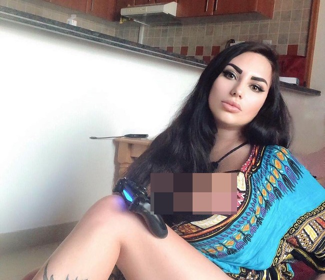Punya penampilan yang selalu dianggap seksi ternyata membuat Anastasia tidak nyaman. Dia kerap mendapatkan pelecehan seksual secara verbal.  Foto: Instagram Anastasia Berthier