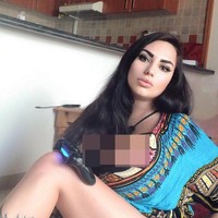 Punya penampilan yang selalu dianggap seksi ternyata membuat Anastasia tidak nyaman. Dia kerap mendapatkan pelecehan seksual secara verbal.  Foto: Instagram Anastasia Berthier