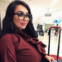 Model dan influencer bernama Anastasia Berthier selalu mendapat atensi karena penampilannya yang tidak biasa. Wanita asal Rusia itu memiliki dada yang lebih besar dibanding wanita pada umumnya. Foto: Instagram Anastasia Berthier