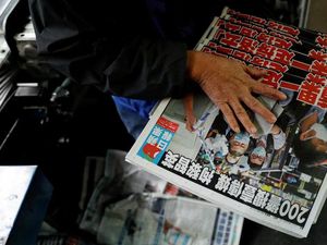Aktivis Muda Hong Kong Dibebaskan Polisi Hong Kong