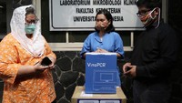 Melalui donasi ini, Bank DBS Indonesia bersama dengan pemerintah bertujuan untuk bahu-membahu menghadapi masa sulit ini sekaligus memberikan lebih banyak akses terhadap tes COVID-19 untuk masyarakat.