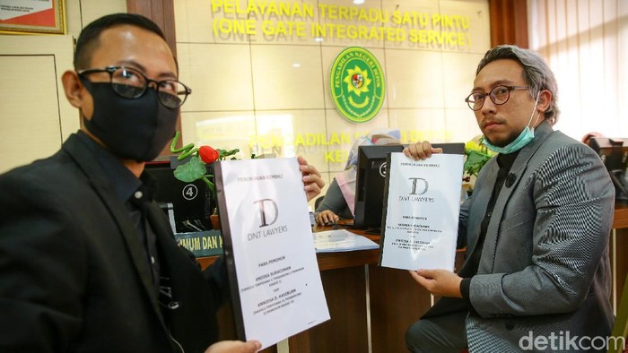 Bos First Travel Ajukan Peninjauan Kembali Bos First Travel, Andika Surachman, Anniesa Hasibuan, dan Kiki Hasibuan mengajukan PK atas harta yang dirampas negara. Draft PK diajukan tim kuasa hukumnya di Pengadilan Negeri Depok.