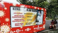 Mobil keliling itu juga memberikan informasi mengenai istilah baru seputar COVID-19 yang diubah oleh Kemenkes.