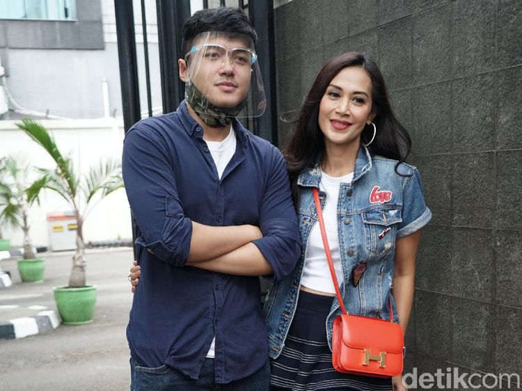 Diah Permatasari Awet Muda, Tampil Bareng Anak Kayak Kakak-Adik