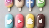 Es loli tema media sosial ini juga menarik perhatian. Ada logo Instagram, Facebook, WhatsApp, Twitter, hingga Snapchat. Foto: Instagram @naturally.jo