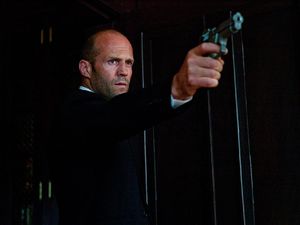 Jason Statham Pajang Bendera, Aktor Malaysia Jual Mobil Mewah untuk Donasi Palestina