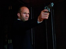 Lompatan Indah Jason Statham dari Kolam ke Kamera
