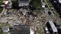 Seperti dilansir CNN, Selasa (11/8/2020), ledakan besar yang mengguncang pada Senin (10/8) malam waktu setempat itu juga merusak tiga rumah warga hingga menjadi reruntuhan. Penyebab ledakan tersebut masih belum diketahui pasti.