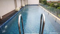 Kini, okupansi di Four Star By Trans Hotel perlahan membaik, setidaknya di hari biasa tingkat keterisian kamar mencapai 30 persen. Kolam renang di lantai paling atas.