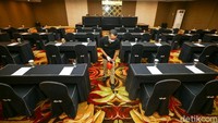 Four Star By Trans Hotel adalah hotel bisnis yang memiliki fasilitas ballroom dengan kapasitas 200 peserta, new normal jadi setengahnya. Tak hanya itu, ada pula lima meeting room yang bisa mengakomodasi meeting kecil dan menegah