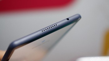 Masih dibekali port jack audio 3,5 mm. Foto: Adi Fida Rahman/detikINET