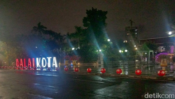hujan deras di surabaya
