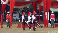 Upacara peringatan HUT ke-75 RI dilaksanakan dengan mengerahkan 8 anggota Pasukan Pengibar Bendera Pusaka (Paskibraka) dari tahun 2019.