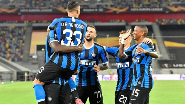 Inter Milan Inter Milan's Belgian forward Romelu Lukaku (L) celebrates scoring the 2-0 with his team-mates during the UEFA Europa League quarter-final football match Inter Milan v Bayer 04 Leverkusen at the Duesseldorf Arena on August 10, 2020 in Duesseldorf, western Germany. (Photo by Martin Meissner / POOL / AFP)