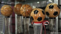 Namun pandemi Corona membuat event-event dan lomba 17-an terancam gagal. Imbasnya Jakarta Trophy mengalami penurunan omset hingga 40%.