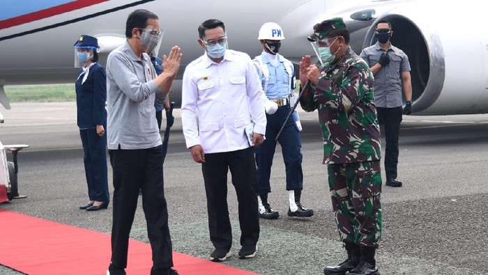 Presiden Jokowi kunker ke Jawa Barat dan disambut Gubernur Ridwan Kamil.