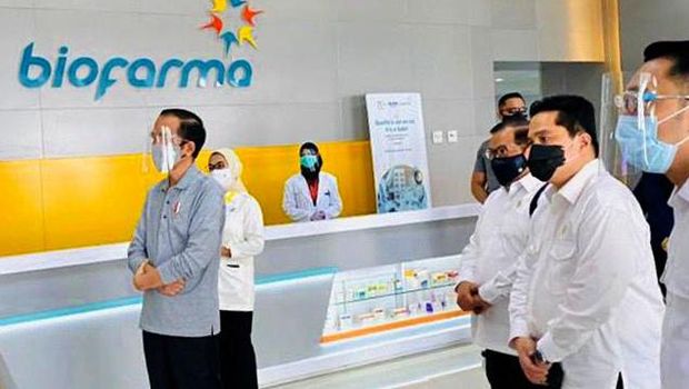 Presiden Joko Widodo tinjau fasilitas produksi vaksin COVID-19. Jokowi turut saksikan proses penyuntikan vaksin Corona yang tengah dalam tahapan uji klinis itu.