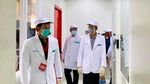 Foto: Jokowi Tinjau Uji Klinis Vaksin COVID-19 di Bandung