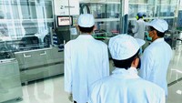 Penyuntikan akan dilakukan secara bertahap. Untuk gelombang pertama di minggu kedua Agustus ini, tes vaksin diterapkan kepada 120 subjek relawan. Uji berikutnya akan digelar pada minggu ketiga dan minggu keempat bulan ini, masing-masing sebanyak 144 relawan sehingga diperkirakan pada awal September, sebanyak 408 relawan sudah menjalani tes vaksin. Istimewa/Dok. Biro Pers Sekretariat Presiden.