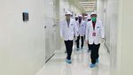 Foto: Jokowi Tinjau Uji Klinis Vaksin COVID-19 di Bandung