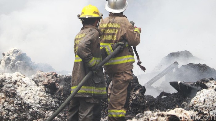 Kebakaran gudang kapas di Bandung berhasil dipadamkan