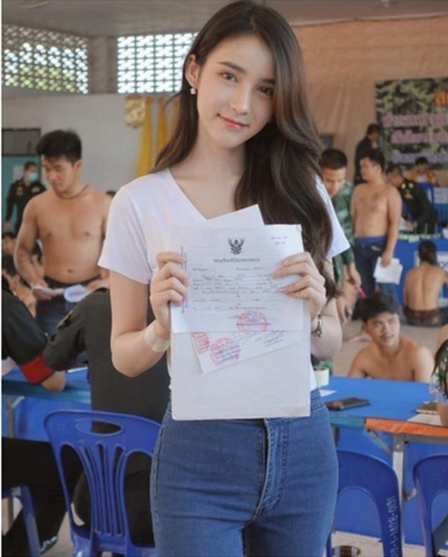 Pemandangan ini sudah terbilang lumrah setiap tahunnya. Di Pattaya sendiri, ada sekitar 20-an ladyboy dalam satu tahun yang dibebaskan dari kewajiban kenegaraan tersebut. Foto: Dok. Elite Readers