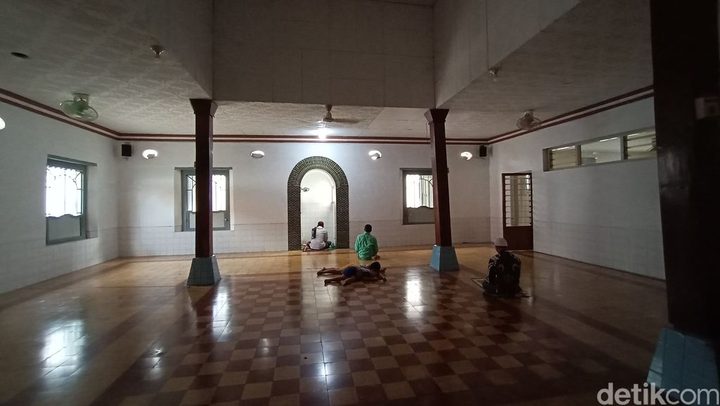 Langgar Dalem yang terletak di Desa Langgar Dalem Kecamatan Kota, Kudus,
