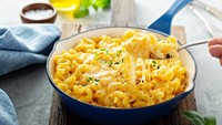Macaroni and cheese asal Amerika ini banyak ditawarkan di kafe-kafe. Cara membuatnya juga gampang. Sesuaikan jumlah keju dengan selera. Gurih mulur rasanya. Cara membuatnya bisa dilihat di sini! Foto: iStock