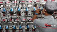 Sebagai contoh, standar PLN untuk meter prabayar disusun dengan merujuk pada standar International yang berlaku dalam industri meter prabayar dan disesuaikan (customize) dengan kebutuhan PLN dan pelanggan. Pool/dok. PLN.