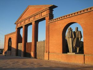 Taman Budapest Ini Simpan Patung Tokoh Komunis, dari Lenin Hingga Stalin