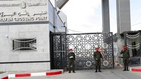 Sebelumnya, perbatasan Rafah telah ditutup sejak pertengahan Maret sebagai tindakan pencegahan penyebaran virus Corona di Jalur Gaza yang diblokade Israel.  