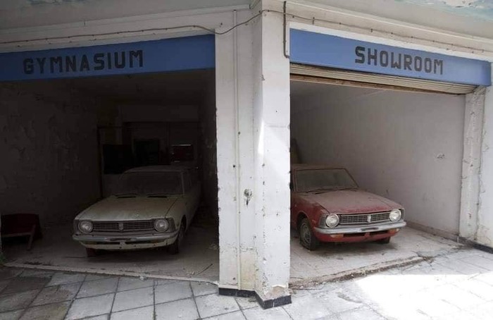 Mobil Jadul Terbengkalai 46 Tahun di Dealer