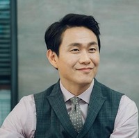 Urutan enam diduduki Oh Jung Se yang tampil brilian sebagai pria autis di Its Okay To Not Be Okay. Ia berperan sebagai Moon Sang-Tae, kakak dari Moon Kang-Tae (diperankan Kim Soo Hyun). Foto: istimewa