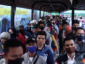 Ada Gangguan Listrik, Stasiun KRL Tanah Abang Sempat Berjubel Antrean