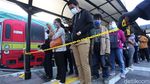 Padatnya Antrean di Stasiun Tanah Abang Saat Jam Pulang Kantor