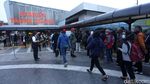 Padatnya Antrean di Stasiun Tanah Abang Saat Jam Pulang Kantor