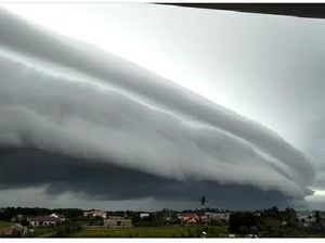 Penampakan Awan Tsunami di Langit Parepare
