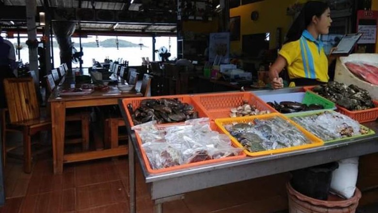 Pasar Seafood yang Tersembunyi di Ujung Selatan Phuket