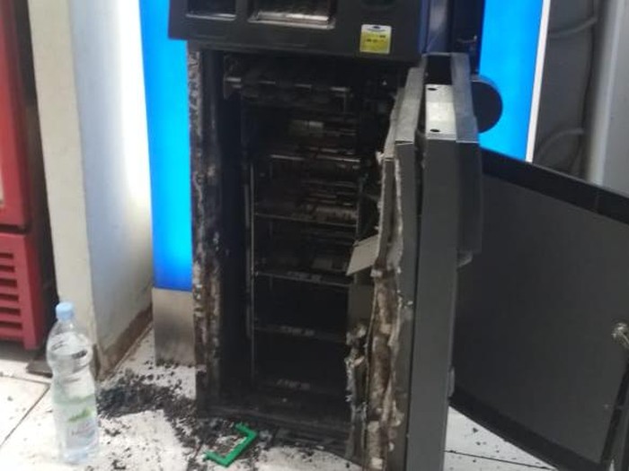 Mesin ATM di minimarket, Gunung Putri, Kabupaten Bogor, dibobol.