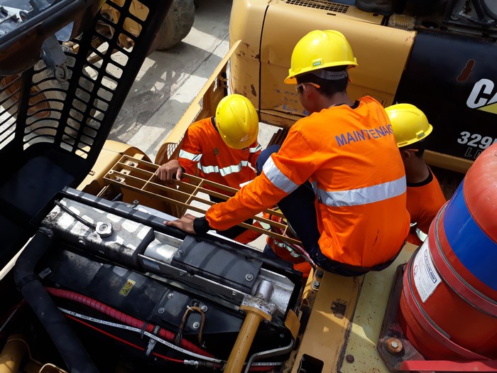 Pengembangan SDM Unggul Peserta Program Fresh Green Mechanic (FGM) dan Fresh Green Operator (FGO) tampak melaksanakan kegiatan pelatihan di faslitas Training Centre PT Cipta Kridatama anak usaha PT ABM Investama Tbk (ABMM) di Balikpapan, Kalimantan Timur, Selasa (11/8). ABMM melalui anak usahanya PT Cipta Kridatama mendapatkan penghargaan Top CSR Award 2020 berkat program FGM dan FGO yang dilaksanakan secara berkelanjutan untuk mengembangkan potensi SDM Unggul dengan keterampilan khusus di bidang mekanik yang semuanya terserap ke anak-anak usaha ABMM.