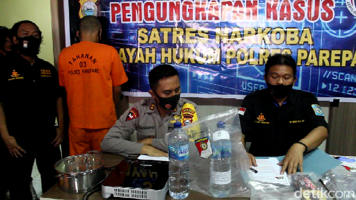 Polres Parepare mengungkap sabu cair.