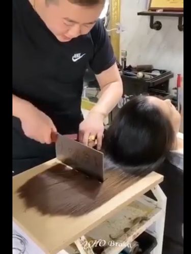  Potong  Rambut  Pakai Pisau Daging dan Talenan Hasilnya Keren