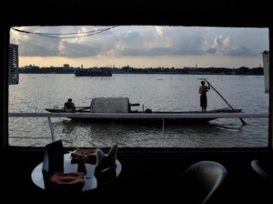 Turis Kini Tak Boleh Naik Perahu di Sungai Gangga Saat Malam