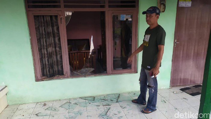 rumah warga rusak dampak Pabrik Bioetanol di Mojokerto Meledak