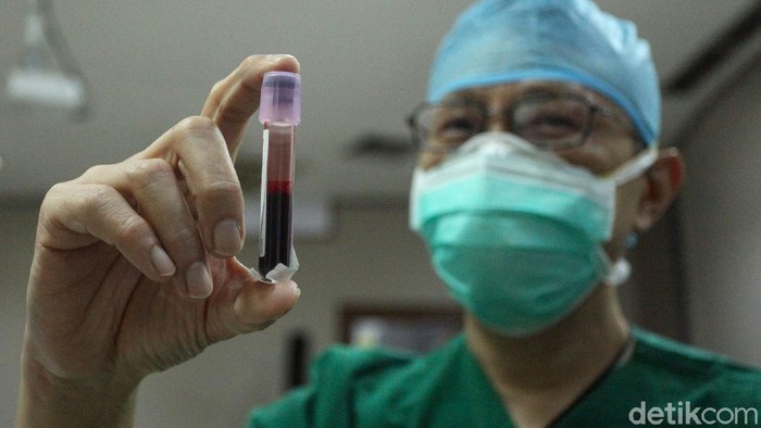 Selain Rapid Test dan Swab, Apa Itu Tes Serologi? Tes serologi merupakan pemeriksaan untuk mengetahui antibodi dalam darah. Tes ini diketahui dapat menjadi acuan untuk deteksi awal indikasi infeksi virus Corona