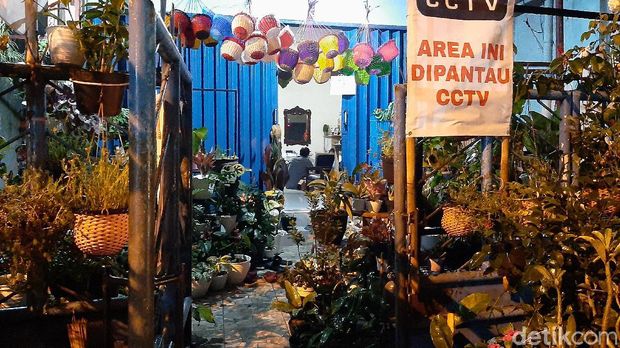 Suasana rumah duka staf KPU Yahukimo, Hendrik Johpinski (25) yang tewas dibunuh, Banyumas, Selasa (11/8/2020).