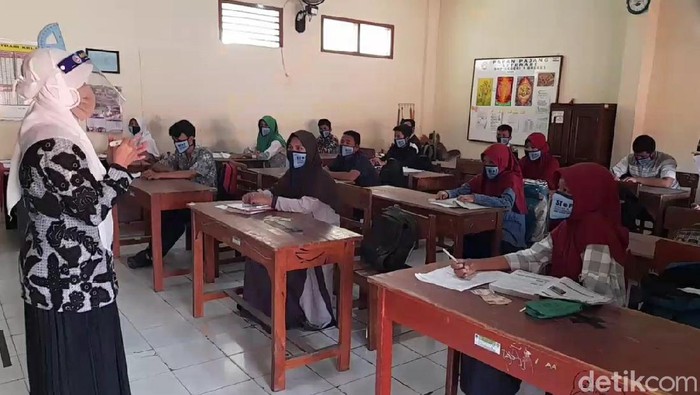 Suasana sekolah tatap muka perdana SMPN 1 Brebes