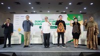 Inisiatif #MelajuBersamaGojek merupakan keseluruhan upaya dan teknologi dalam ekosistem Gojek yang membantu UMKM lebih mudah menerapkan digitalisasi pada setiap langkah operasional bisnis sehari-hari, mulai dari pemasaran, pemesanan (pemrosesan order), pembayaran, pengiriman, hingga administrasi.