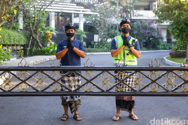 Dalam pelaksanaan protokol kesehatan ini, The Trans Resort Bali memiliki program TRANSCARE. Program ini serupa dengan yang dimiliki oleh jaringan hotel dunia, seperti Marriott, Hyatt, Accor dan lain-lain. Dalam pelaksanaan protokol kesehatan ini, The Trans Resort Bali memiliki program TRANSCARE. Program ini serupa dengan yang dimiliki oleh jaringan hotel dunia, seperti Marriott, Hyatt, Accor dan lain-lain.