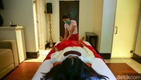 Fasilitas spa berbasis Thai Massage di The Trans Resort Bali. Sebelum pandemi fasilitas ini sangat diminati tamu. Kini ada protokol baru yakni tiap tamu dan terapis harus mandi sebelum dipijat.